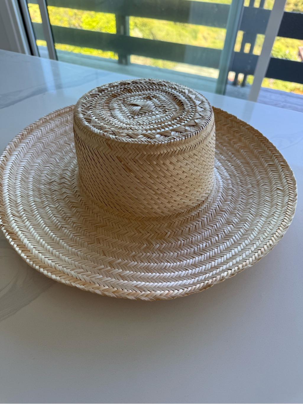 Janessa Leone Elsa Boater Straw Sun Hat Size Medium